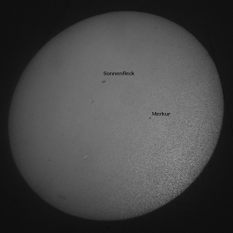 Sonnenfleck und Merkur auf der Projektionsfläche